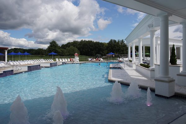 Resort pool 4E